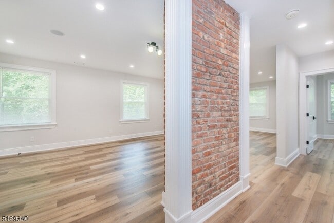 Building Photo - 31-37 Oak Grove Rd