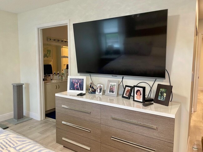 Building Photo - 9709 Shadybrook Dr