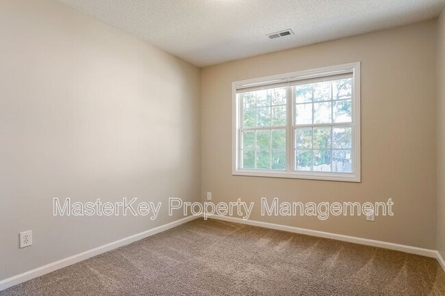 Building Photo - 105 Grandtree Ct