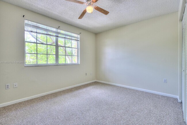 Building Photo - 9965 SW 155th Ct