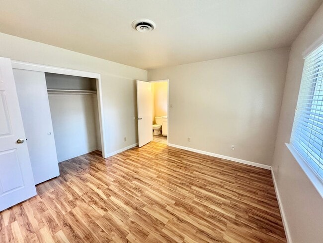 Building Photo - 604 Radcliffe Dr