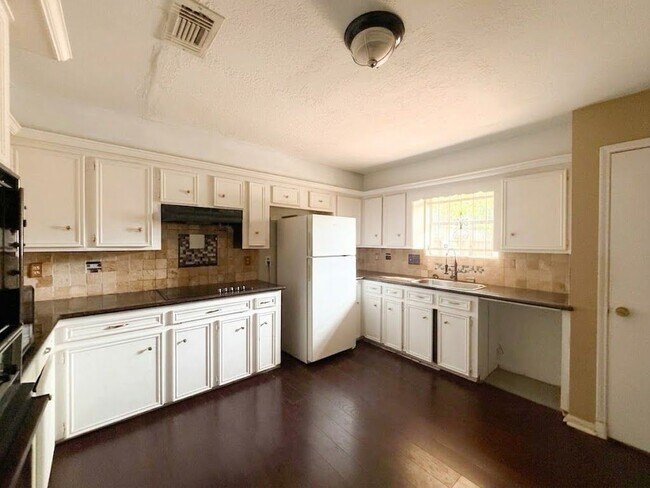 Building Photo - 9518 Langdon Ln