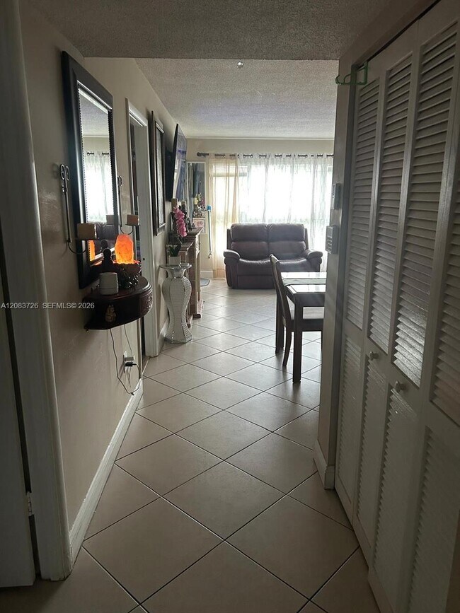 Building Photo - 7450 Miami Lakes Dr