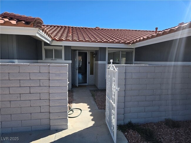 Building Photo - 1405 Termas