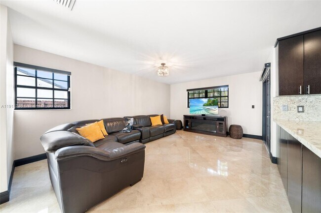 Building Photo - 5424 SW 154th Pl