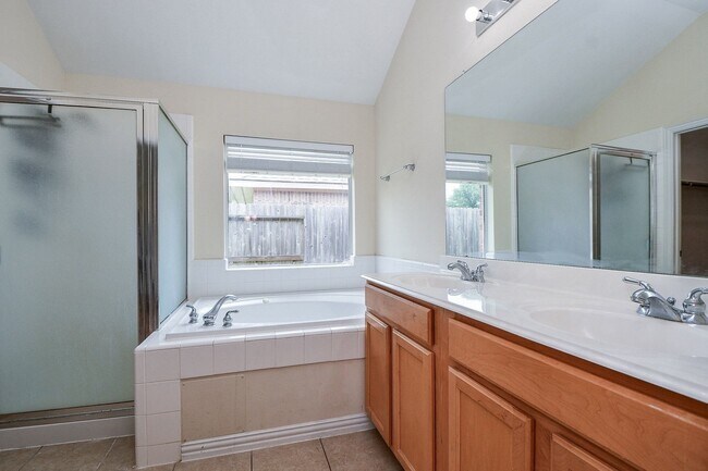 Building Photo - 18006 Willow Cliff Ln