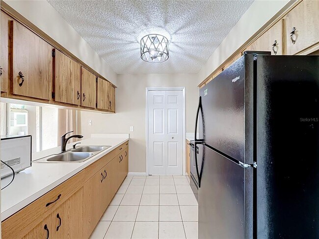 Building Photo - 4050 SE 20th Ct
