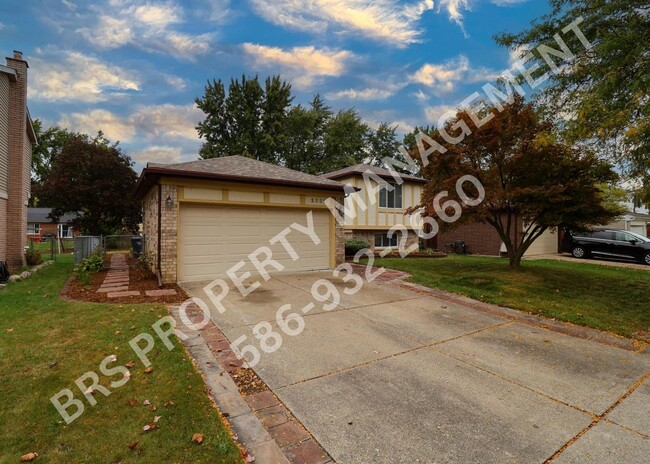 Building Photo - Troy 4 bedroom home with basement and atta...