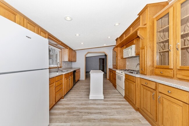 Building Photo - 16114 McGregor Dr