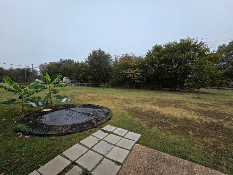 Building Photo - 209 W Billington Dr