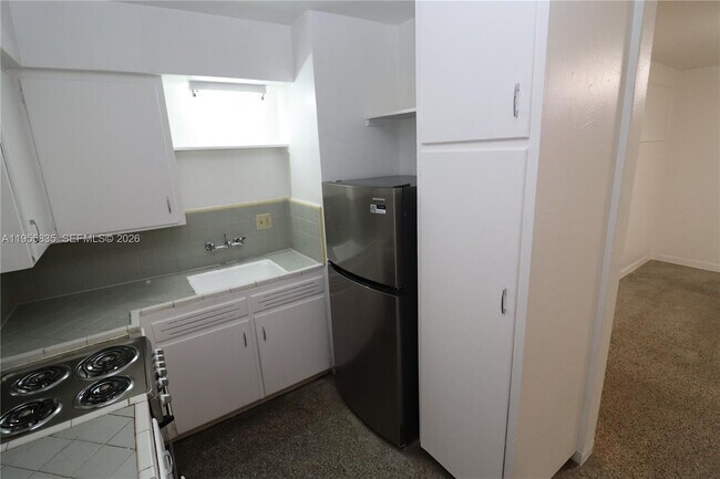 Building Photo - 1139 NE 10th Ave