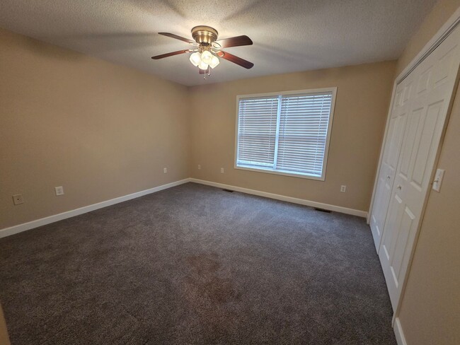 Building Photo - One story ranch 2b 2b  2 car garage level fenced back yard