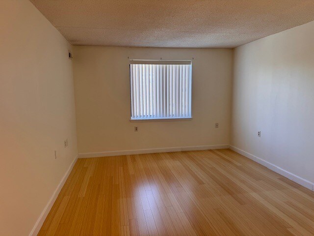 Building Photo - 30 Daniels St