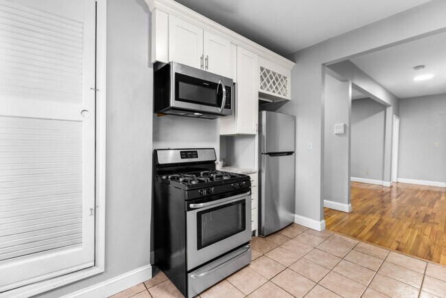 Building Photo - 40 Harding Rd