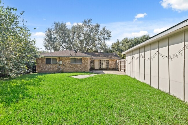 Building Photo - 13542 Wimbledon Dr