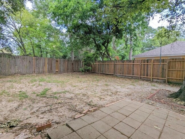 Building Photo - 3815 Maple Dr