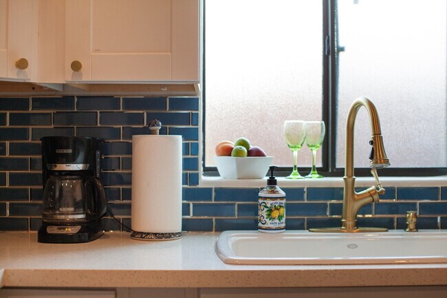 Building Photo - 1314 S 8th Ave