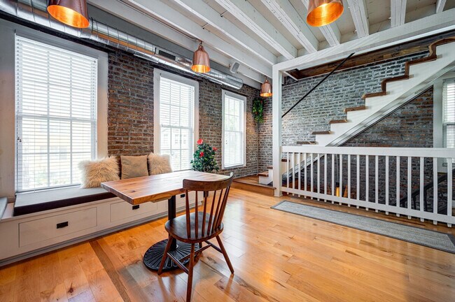 Building Photo - 1519 W Superior St