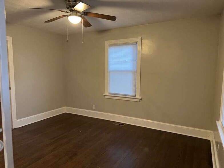 Building Photo - 2100 Dinwiddie Ave