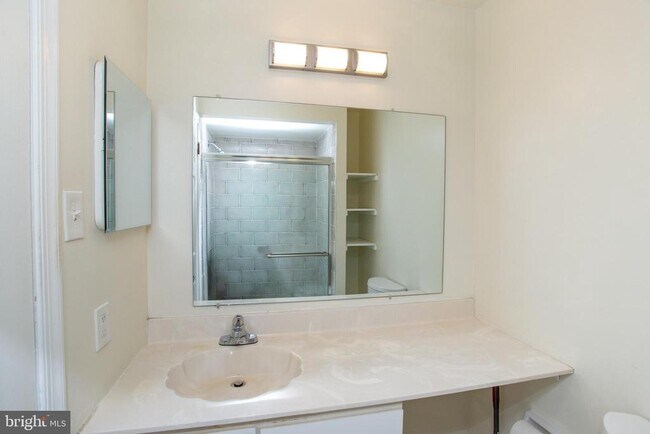 Building Photo - 1739 McNelis Dr