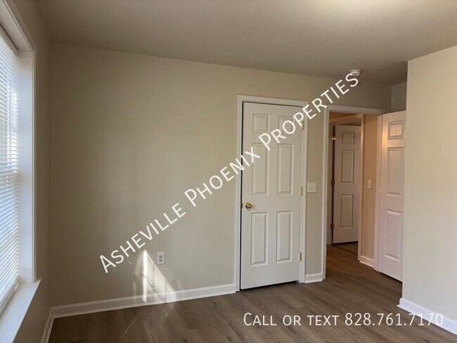 Building Photo - 18 Ican Dr