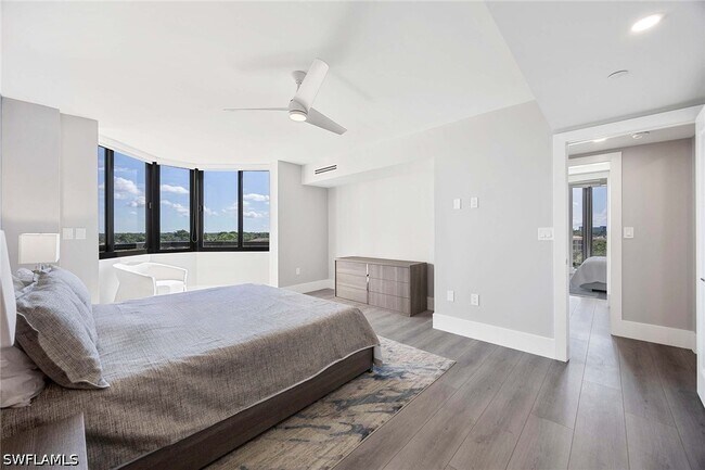 Building Photo - 6075 Pelican Bay Blvd