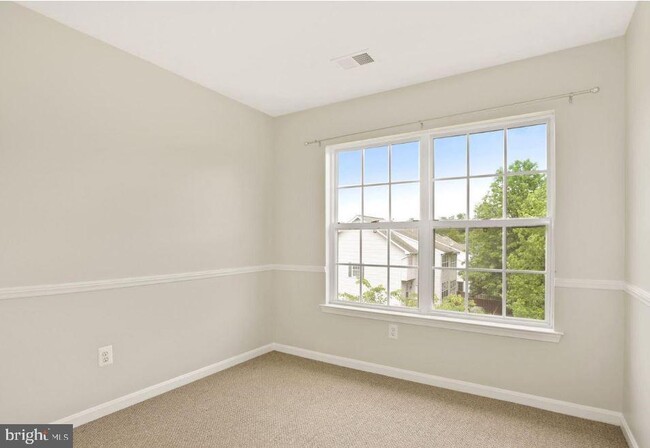 Building Photo - 45556 Lakemont Square