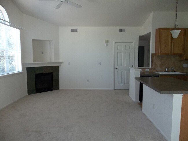 Building Photo - Love Where You Live – 2 Bed Condo in the H...