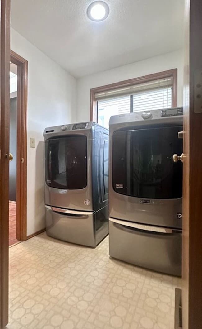 Building Photo - Lakeland Hills 3 bedroom 2 bathroom - Gara...