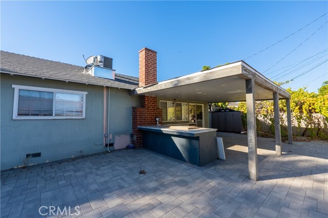 Building Photo - 9540 Cedros Ave