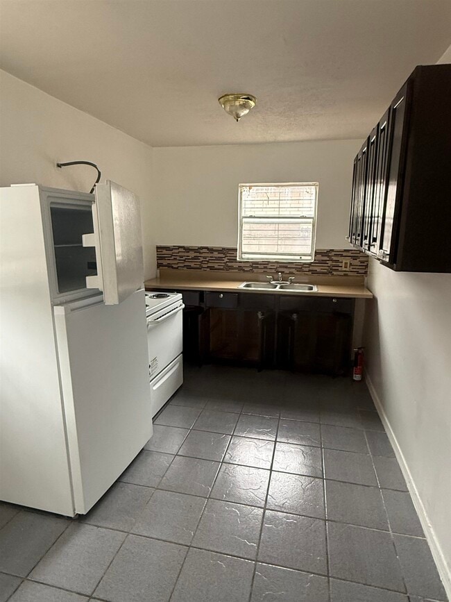 Building Photo - 502 El Monte Loop