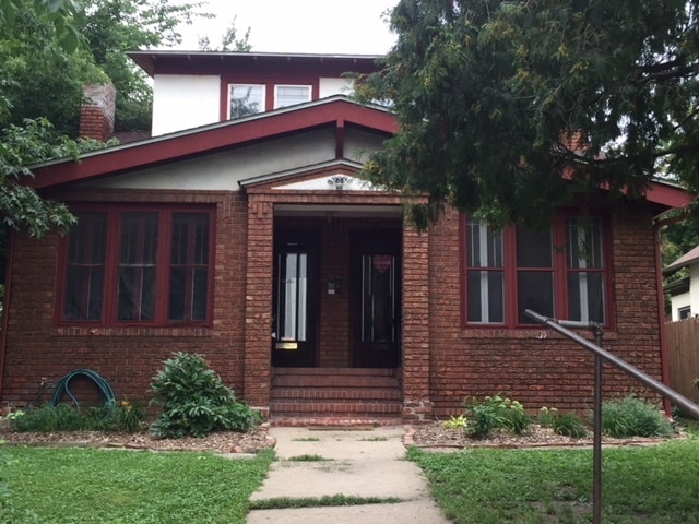 Primary Photo - 209 Cedar Lake Rd N