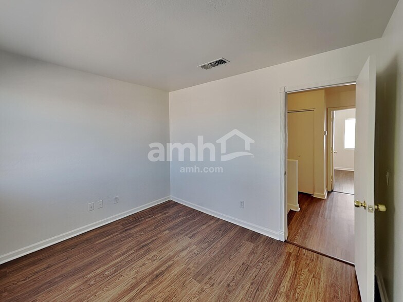 Building Photo - 11801 N Olive St