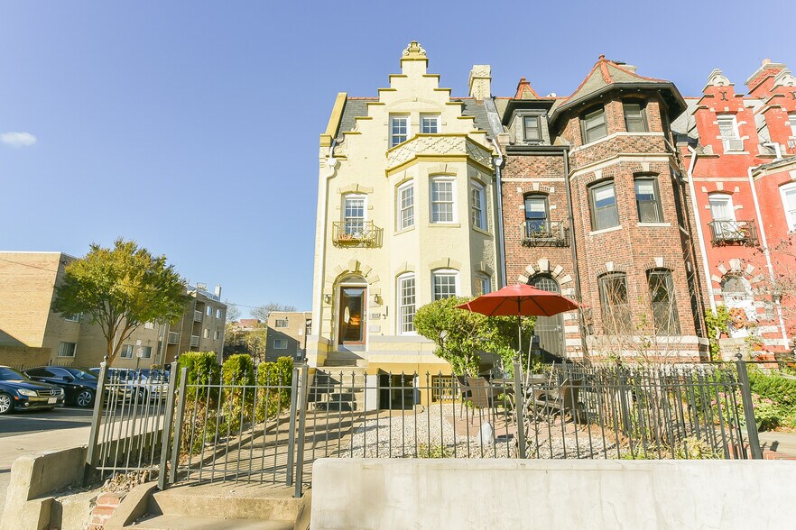Brownstone 2 Floors w/5br,3ba&2off st. Parking - 1337 Harvard St NW