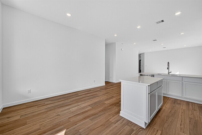 Building Photo - 11119 Poplar Tree Dr