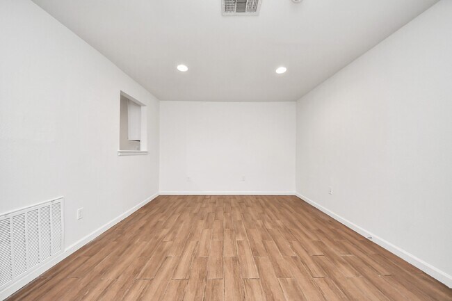 Building Photo - 12068 Beechnut St