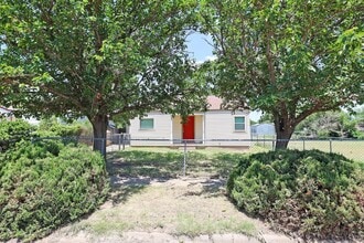 Building Photo - Cute home in Gables for rent~ 2 bed/1 bath