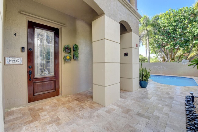 Building Photo - 921 Osceola Dr