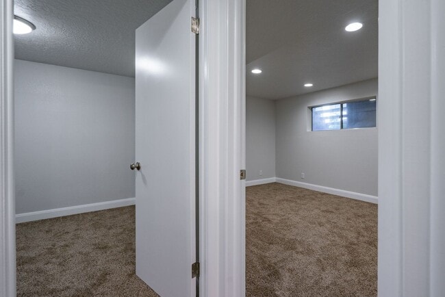 Building Photo - Fully Remodeled Townhome in the Heart of D...