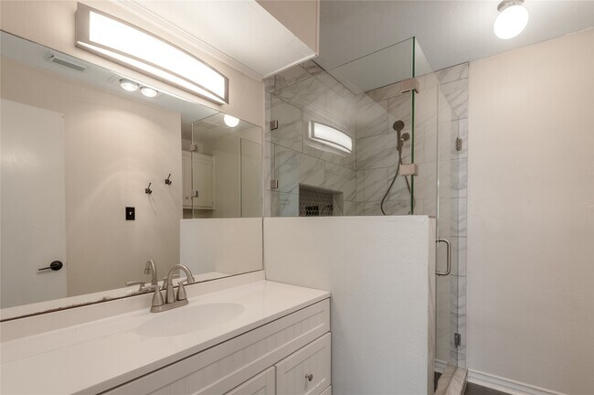 Building Photo - 1401 Ave O