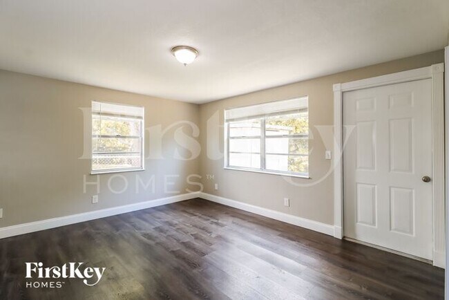 Building Photo - 3819 17th Ave S