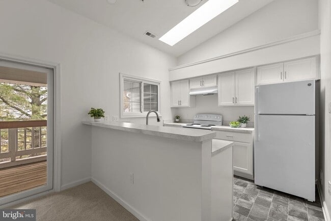 Building Photo - 14225 Jib St