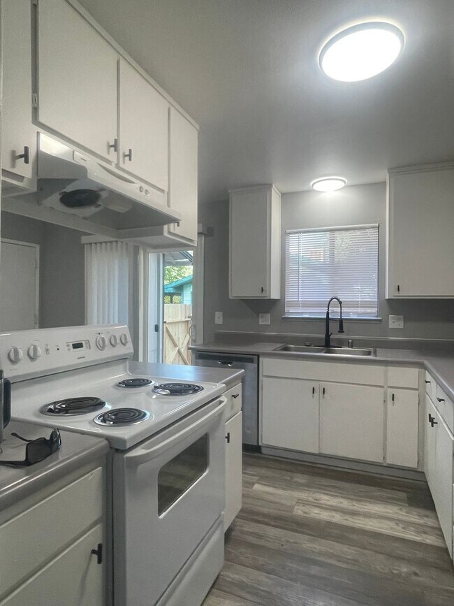 Building Photo - 4626 Red Bluff St
