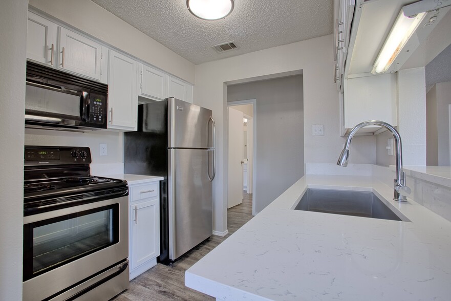 Building Photo - Summer Grove