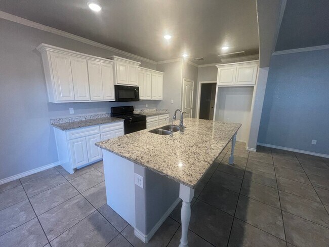 Building Photo - Beautiful Family Home – Perfect for Gatherings!