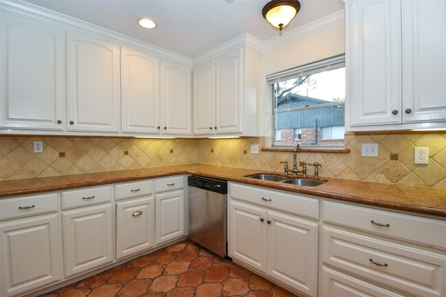 Building Photo - 18603 Point Lookout Dr