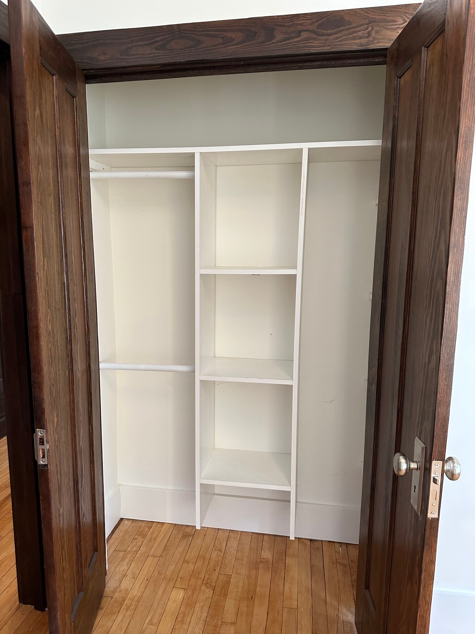 Building Photo - 412 Pleasant St