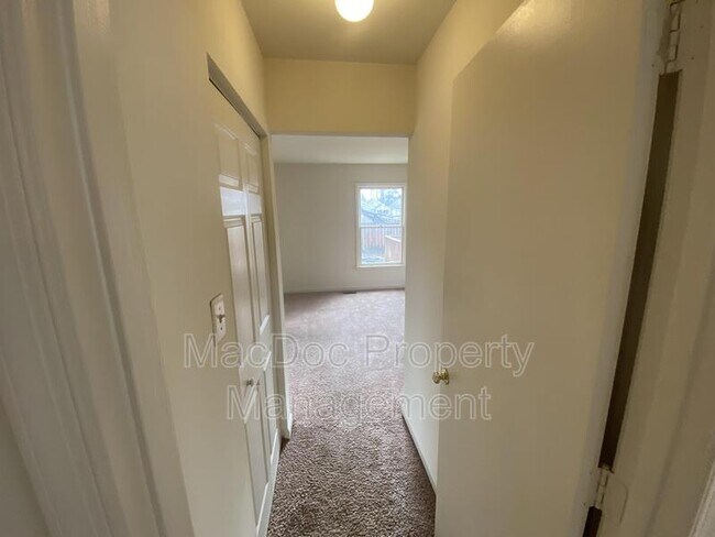 Building Photo - 227 Bend Farm Rd