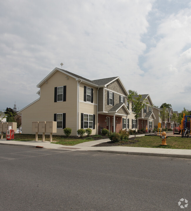 Building Photo - Village Green Apartments