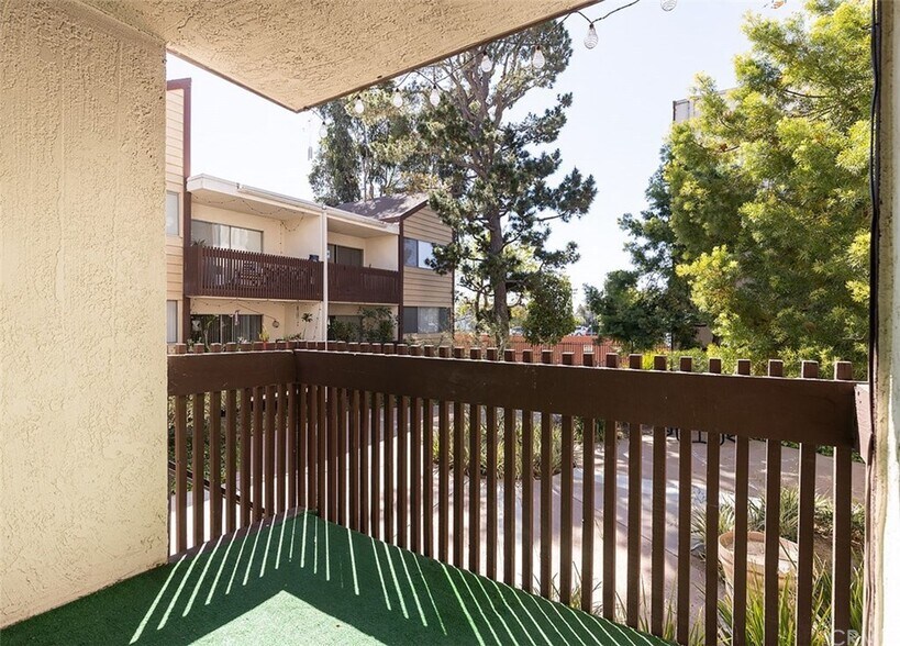 Building Photo - 6050 Canterbury Dr